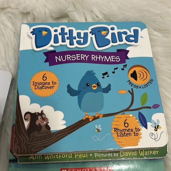 Popular baby toddler books Good night moon Minnie Mouse Set of 6 hardcover books - Picture 5 of 8